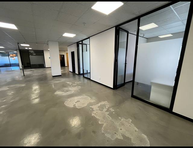 877M² OFFICE TO LET IN CENTURY CITY